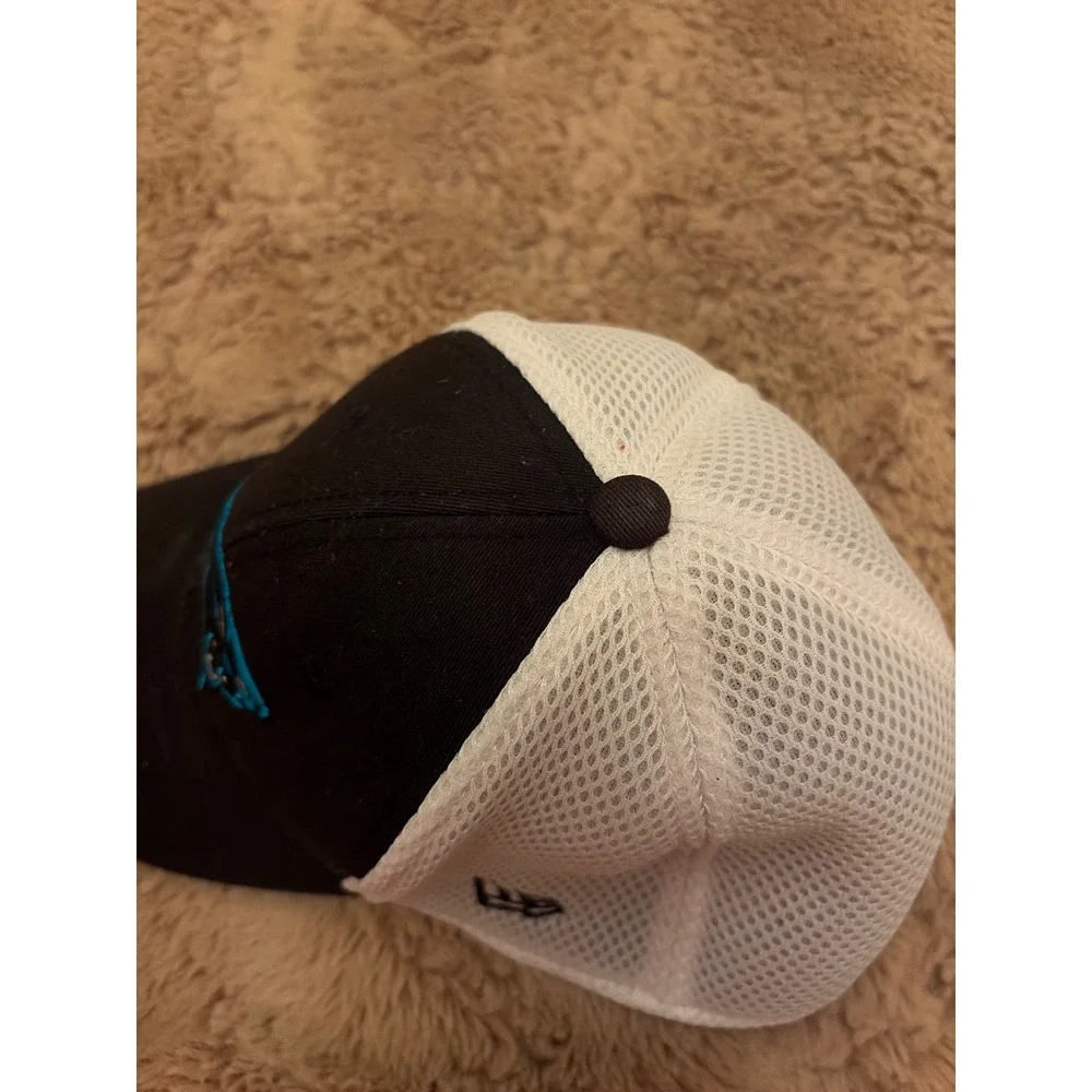New Era 39THIRTY Carolina Panthers Hat Black White Mesh Stretch Fit Medium-Large